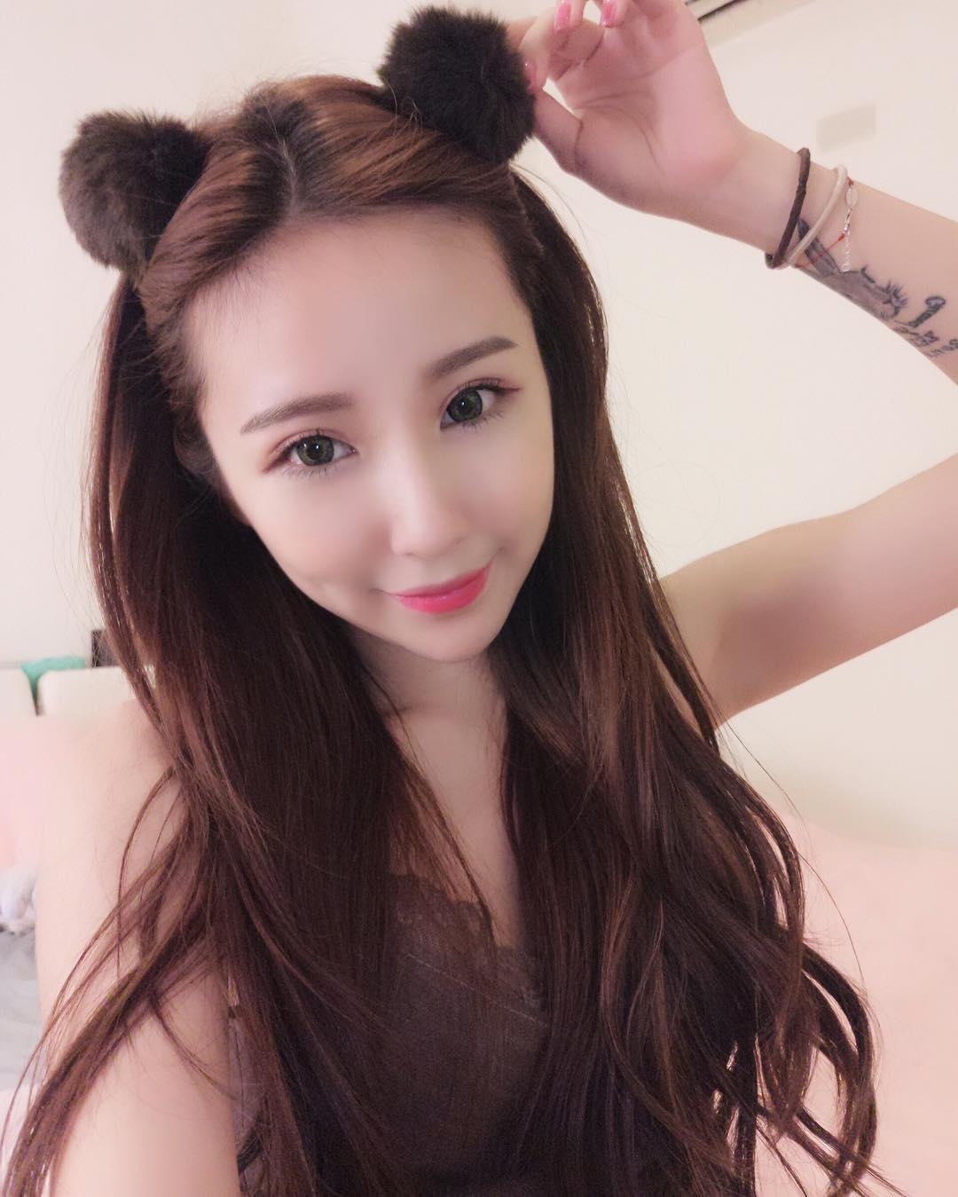 李燕,台湾正妹,网店店主兼网拍模特,颜值加上身材,真的只有完美可以