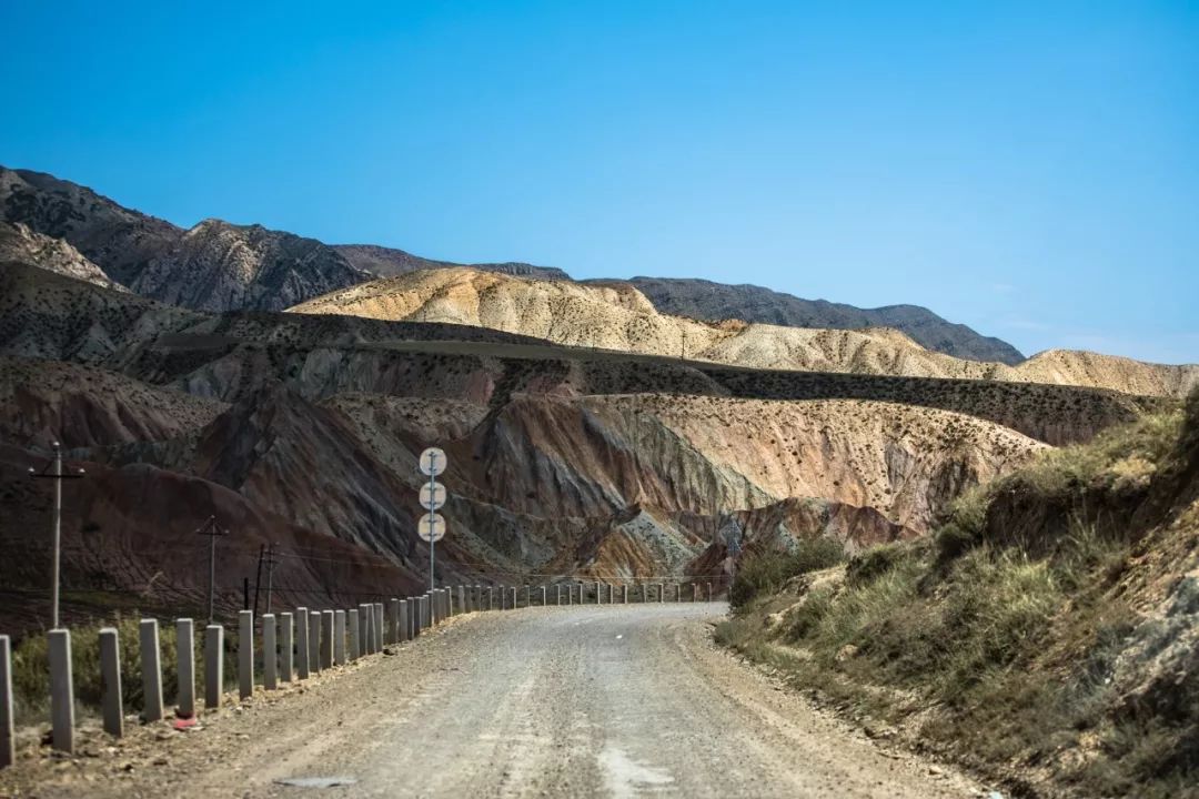 自驾穿越天山地理走廊半废弃国防公路新疆s101全程游记