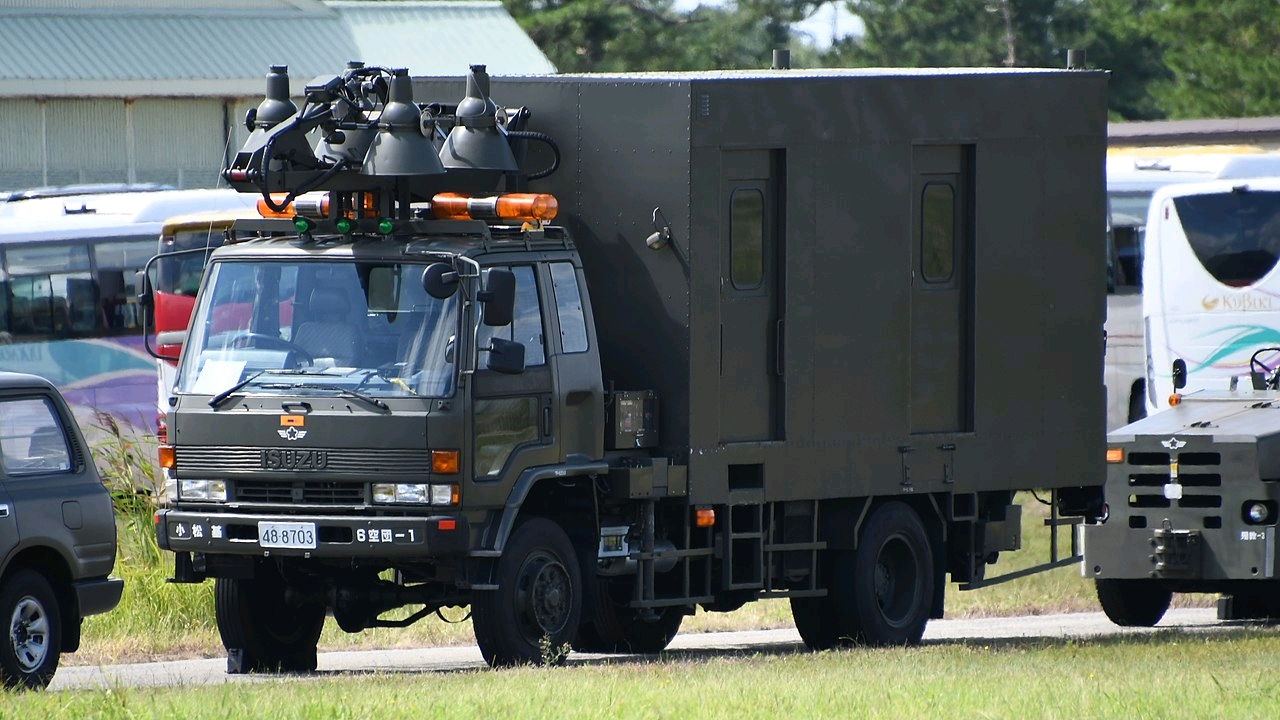 日本航空自卫队五十铃forward照明车(驻小松航空基地)