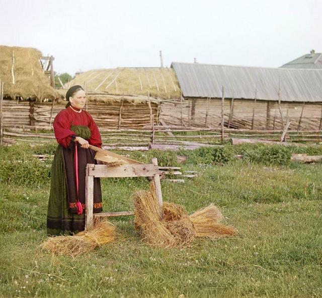 1900年代,俄罗斯北方极为罕见的,农家女的彩色照片