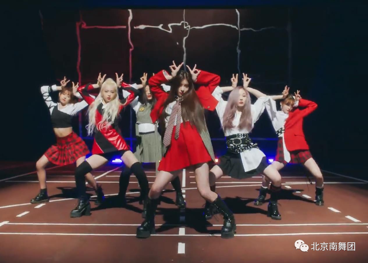 produce303里的宝藏女孩,乐华新女团everglow的《bon