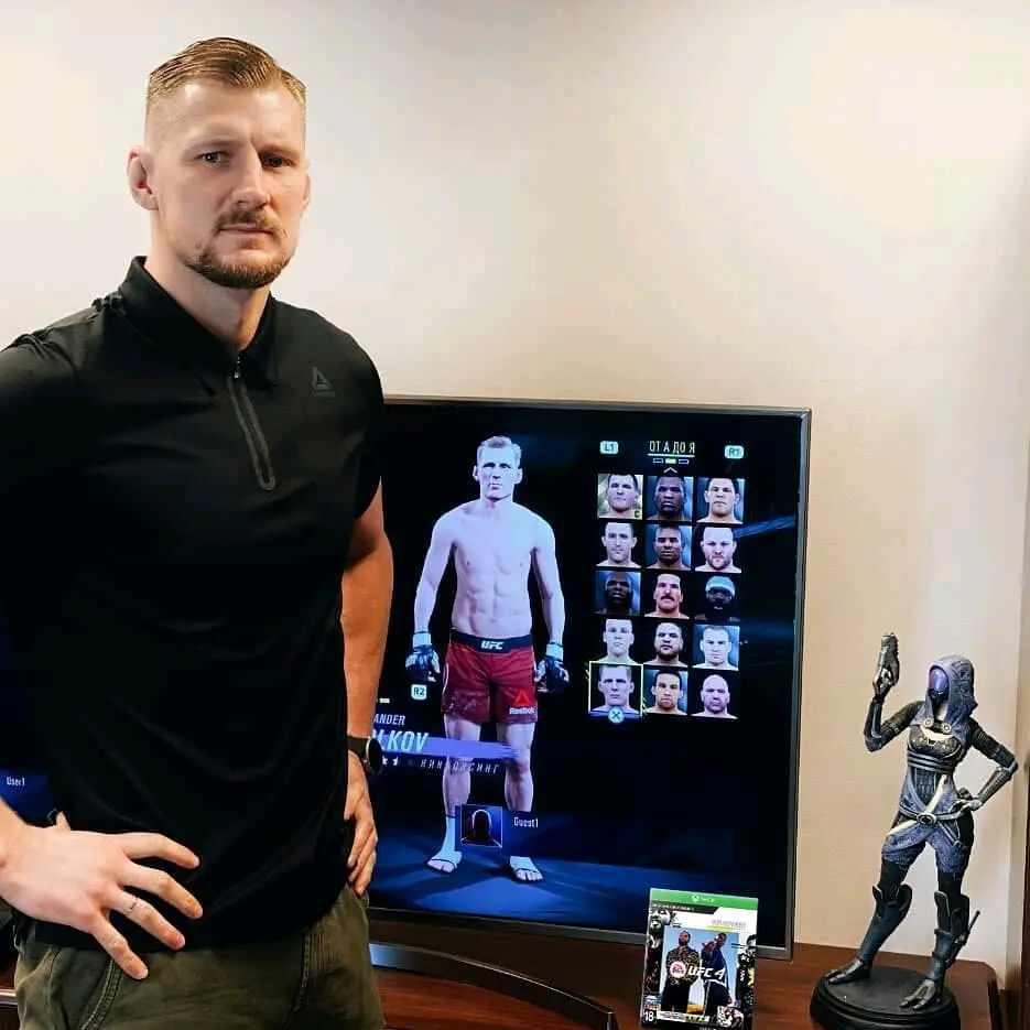 ufc重量级选手二楼亚历山大沃尔科夫ins照片自取