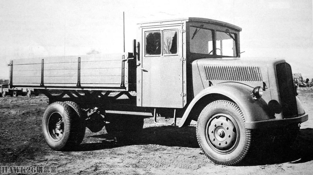 1939年以后,梅赛德斯-奔驰开始生产l4500s重型卡车,配备112马力六缸