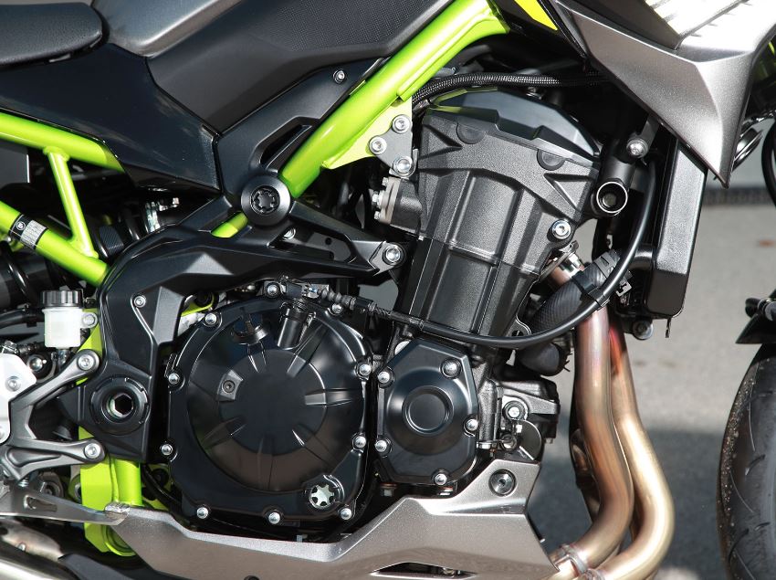 2020款川崎z900发动机