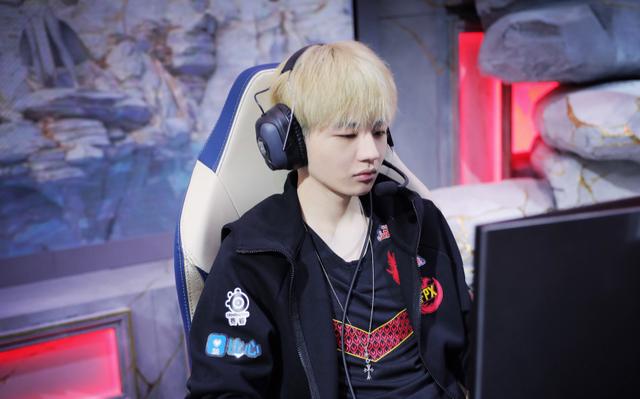 饭圈文化入侵fpx辅助刘青松怒刚cp粉网友喊话饭圈文化滚出lol