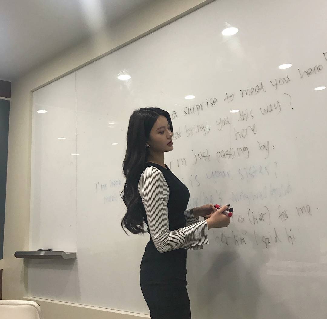 韩国最美英语老师,因穿紧身衣上课惹争议