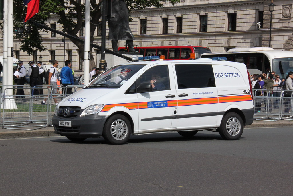 1/43 大都会警察警犬支援小组 奔驰威霆 警车