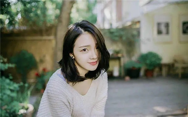 三十岁以上的女性背景图 acb6863d12cbd53608eedc0bf1c9577196455068.jpg