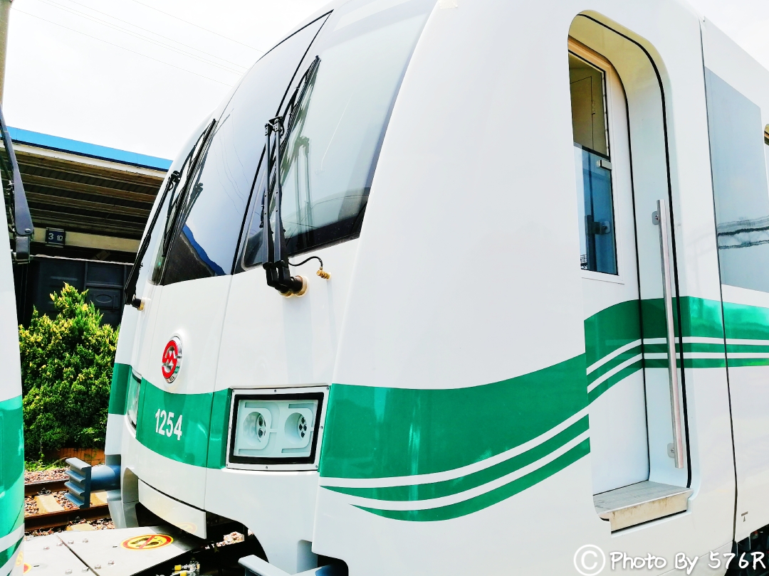 【新车消息】上海地铁12号线增购车1253#,1254#已经抵达上海.