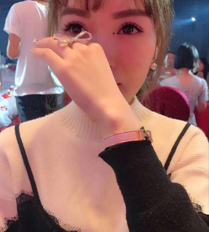 lol大主播小漠今***出嫁, 但是诗琪却哭了