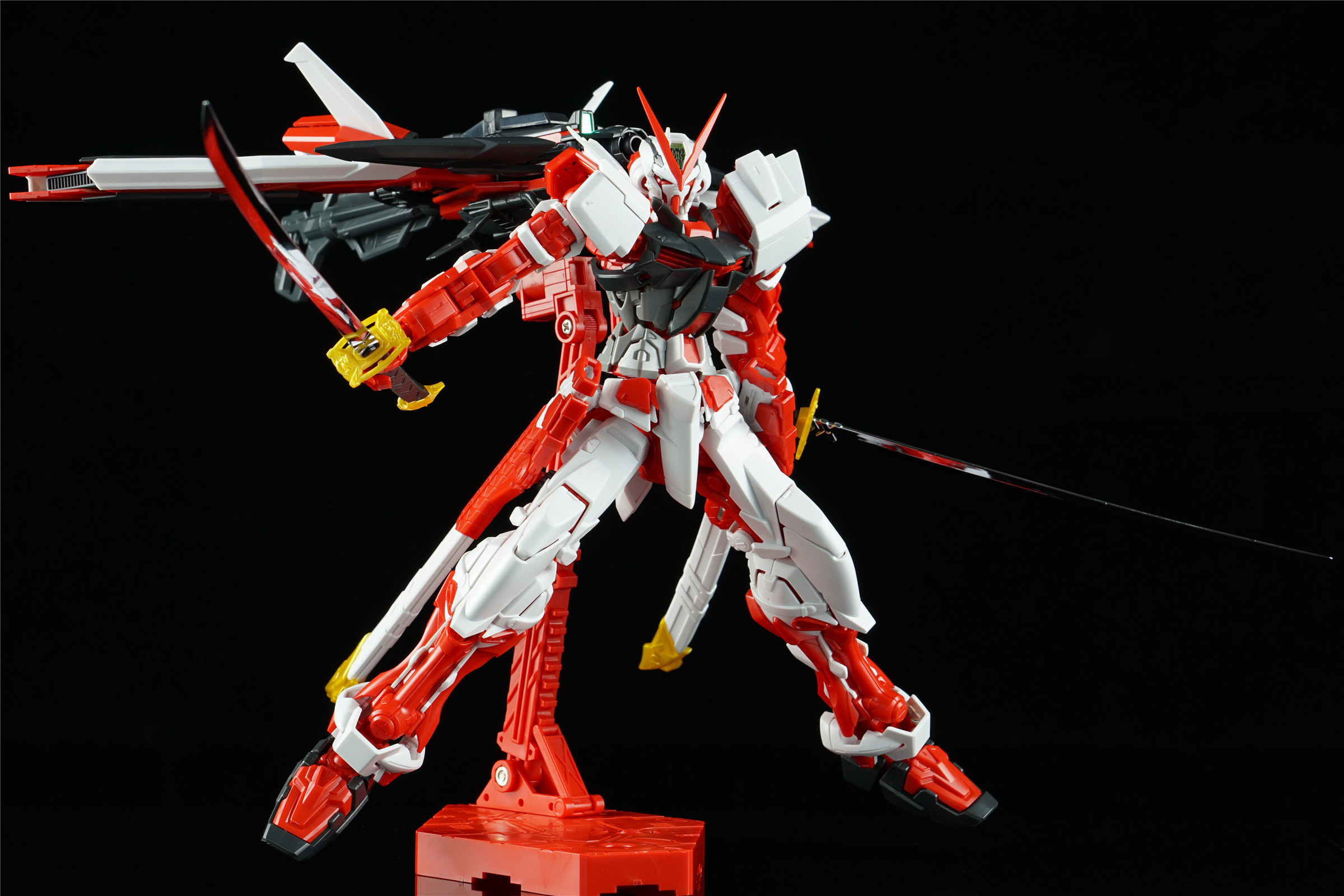 【高达模型吧评测】MG MBF-P02KAI 异端高达红色机改