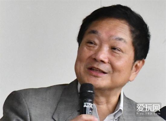 ��һ�죬�ı���Ϸ���������ү����ͷ��