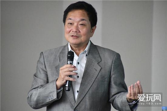 ��һ�죬�ı���Ϸ���������ү����ͷ��