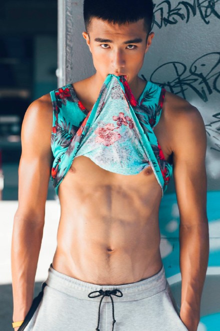 篮球队体育生直男校草,20岁鲜肉天菜当男模,用肌肉俘获你!