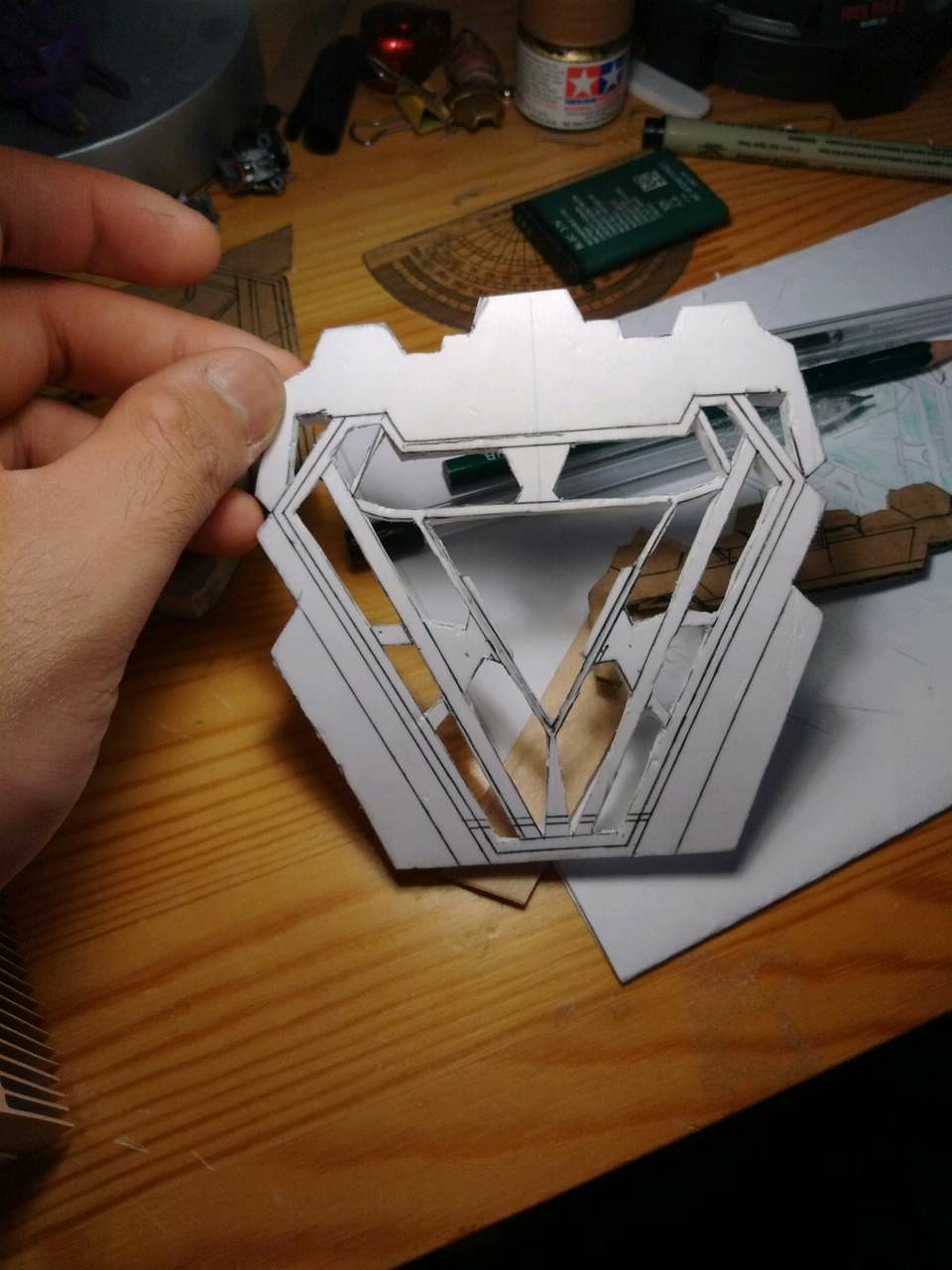 影视 电影 复仇者联盟3钢铁侠mk50反应堆制作         用硬板纸做第
