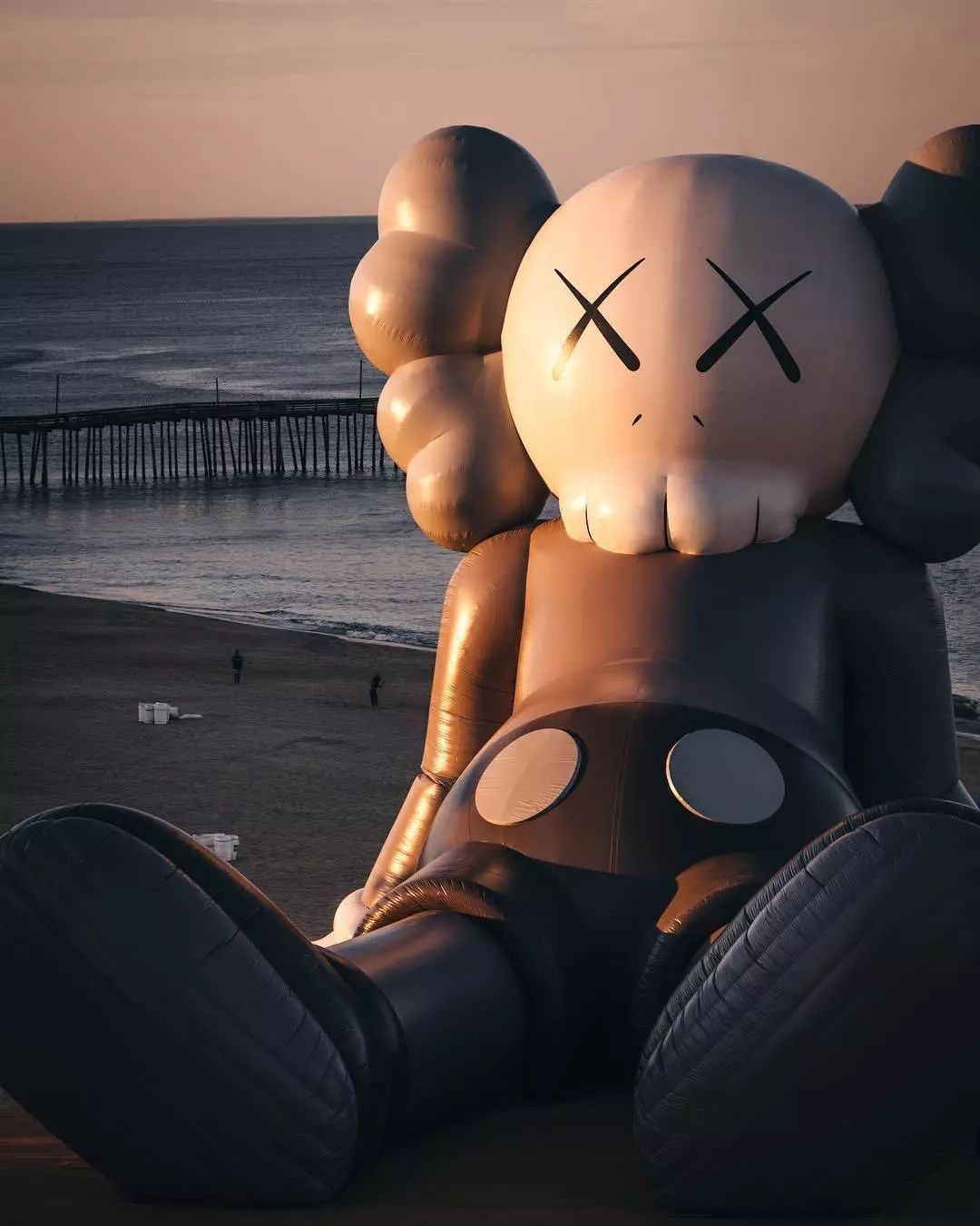 kaws:holiday 本次音乐节的演出阵容堪称豪华 除了pharrell本人之外