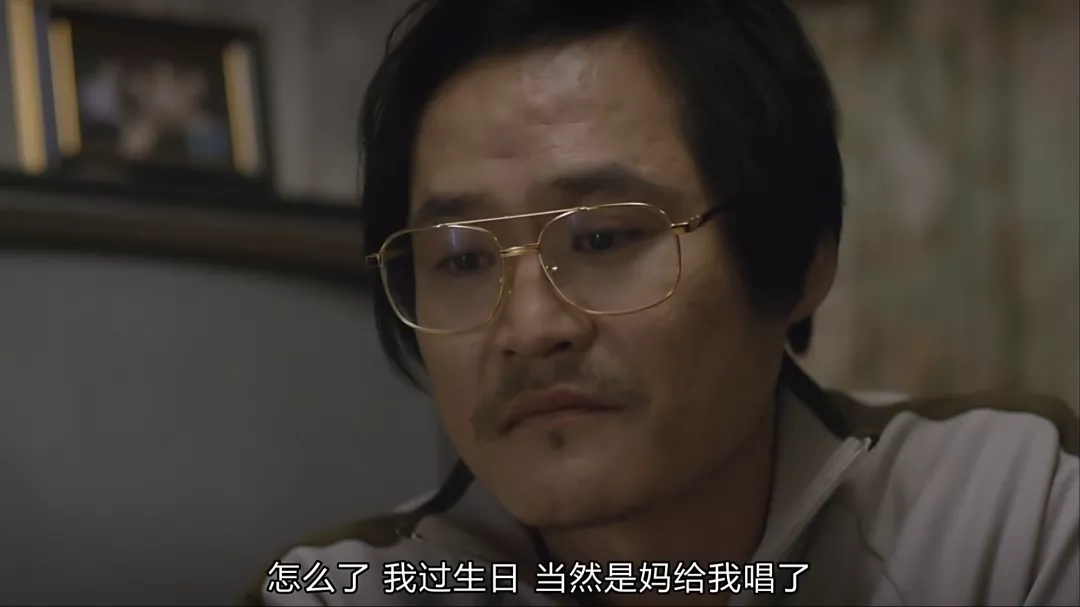 他是最搞笑的金社长,也是一个很好的爸爸,他从来没有要求自己的两个