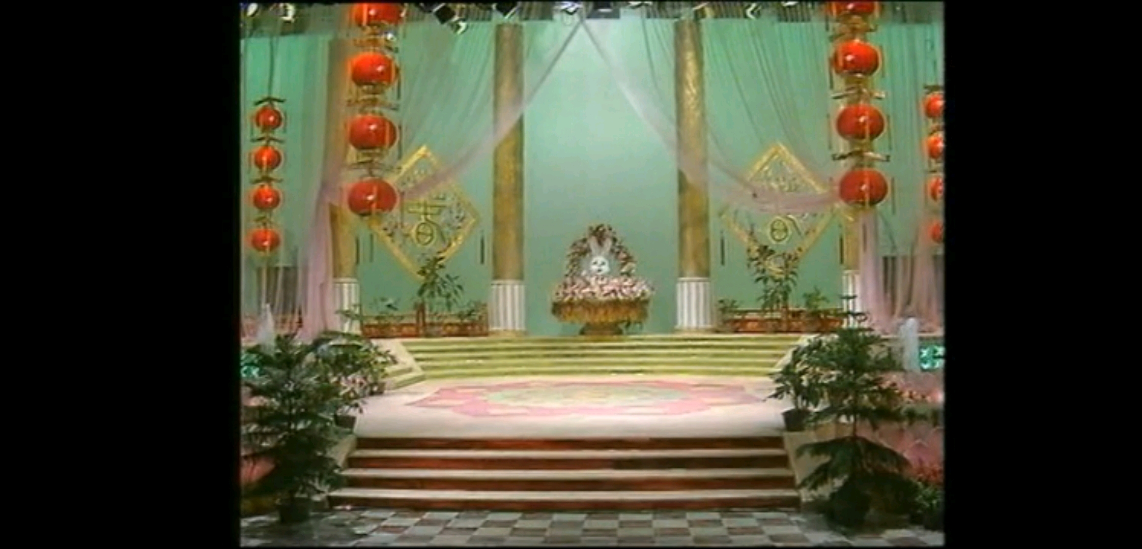 1987主舞台设计,把生肖当做背景,略显单调