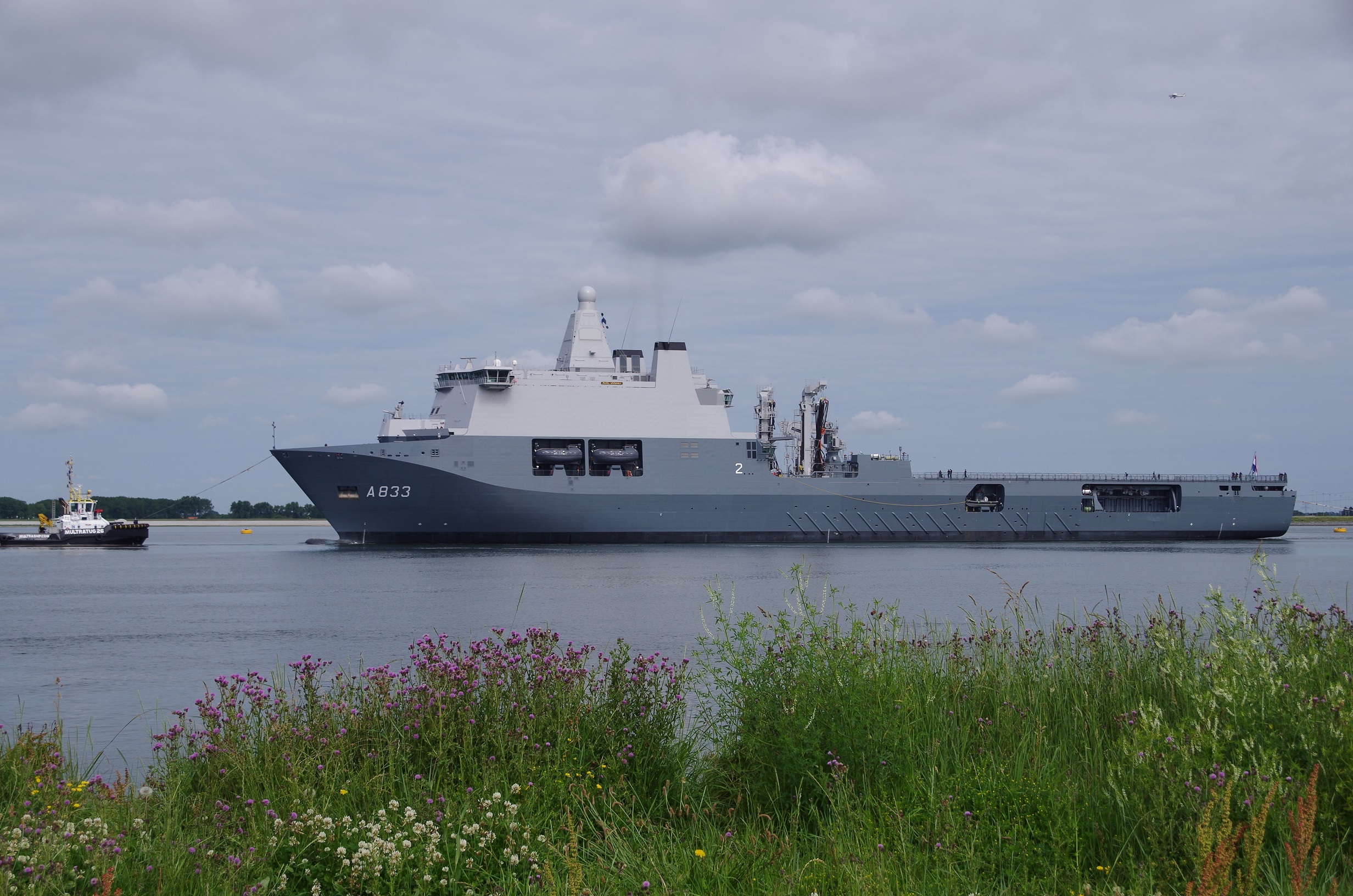 2014年荷兰海军卡雷尔.多尔曼号多用途支援舰准备进行海试