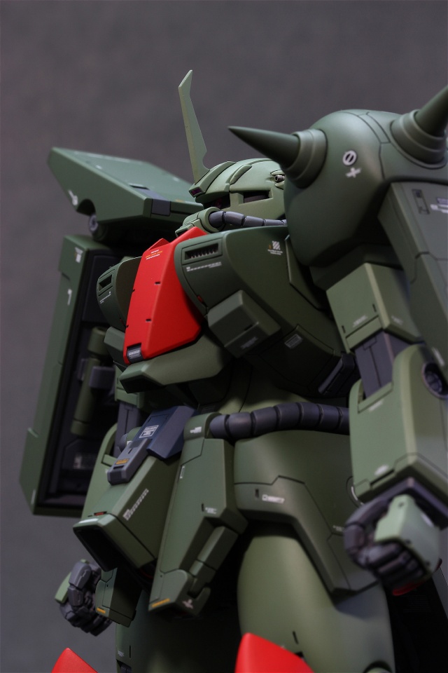 amx-011s是amx-011 扎古Ⅲ的衍生机之一,配给了新吉恩军的强化人玛修