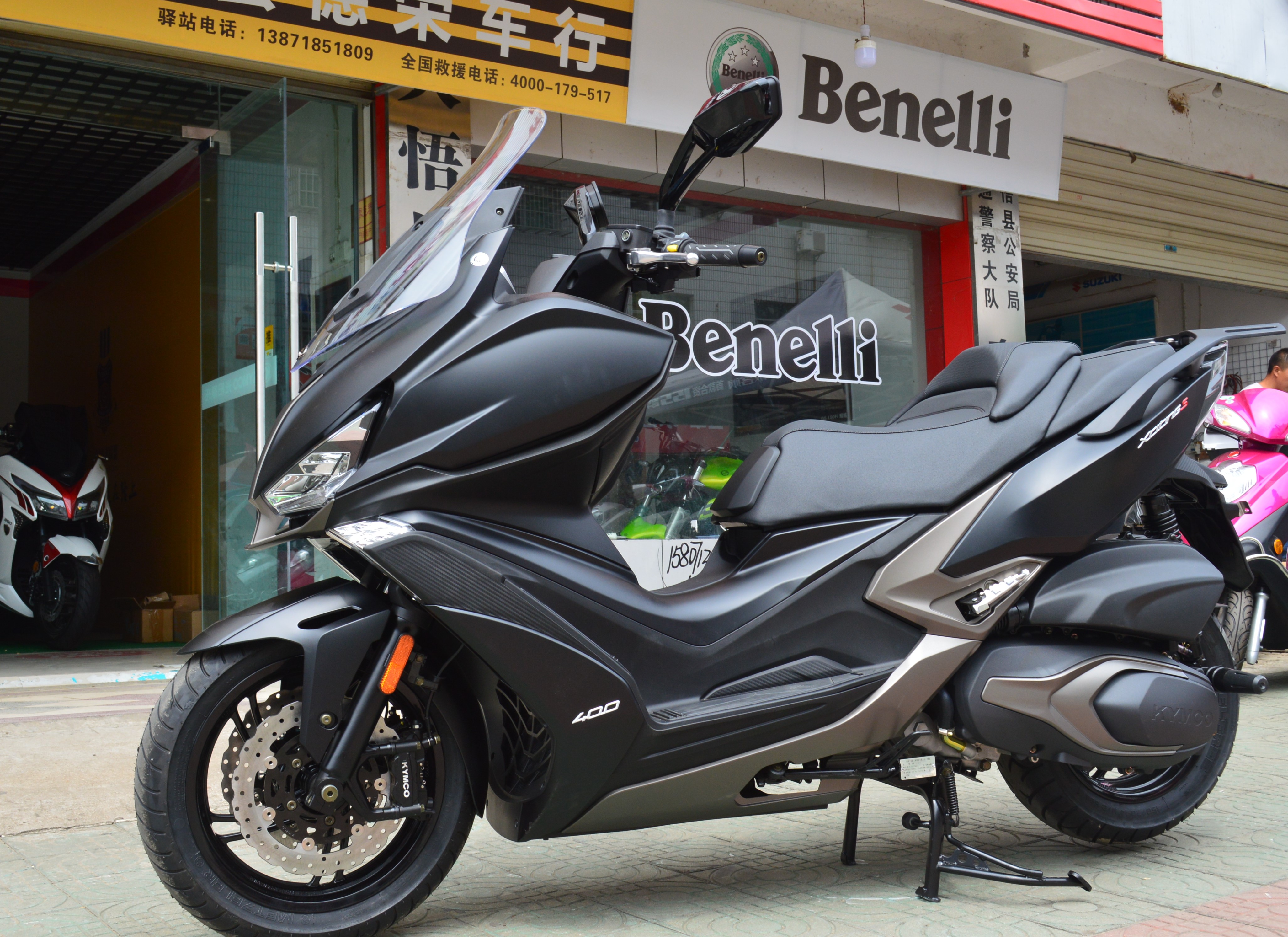 2021款光阳s400,2021款光阳赛艇s400 "进口"贵一万多值吗?光阳赛艇s400台产版解析