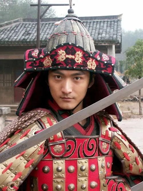 跟李东学有些相似的二郎,由宋洋扮演,他其实就是《仙剑奇侠传三》中的