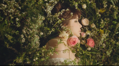 朴春新曲 spring>,前成员朴山多拉合作,在音源榜上占据一位?