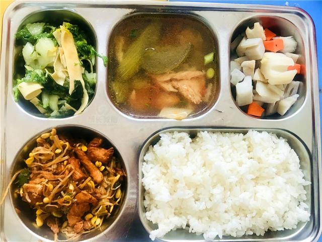 某小学食堂周一至周五午餐