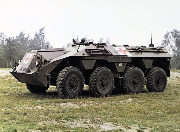 荷兰yp-408装甲运兵车,外形和二战德国半履带运兵车相似