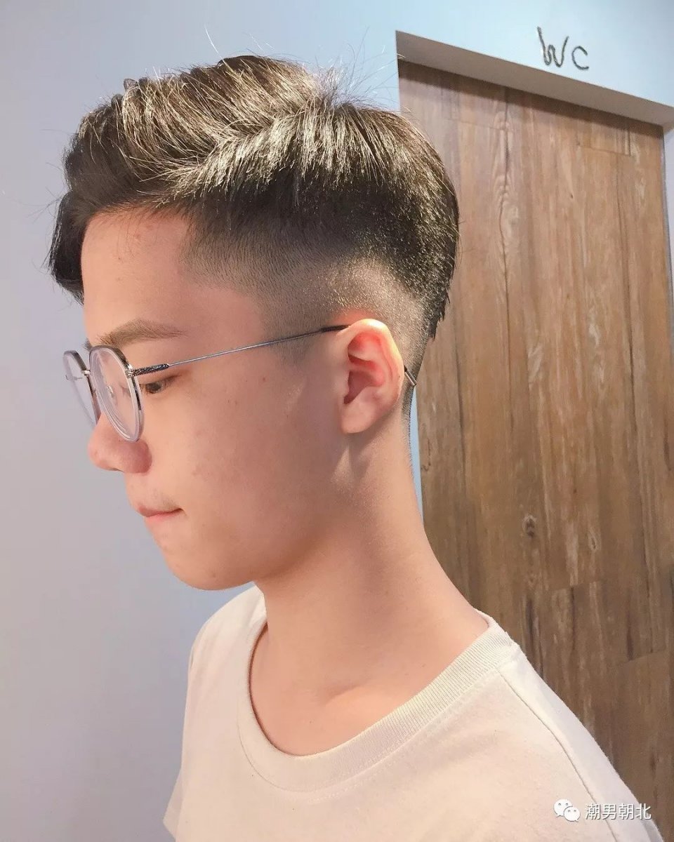虽说锅盖头发型总是那么的烂大街,但是不可否认,这款发型的确很适合