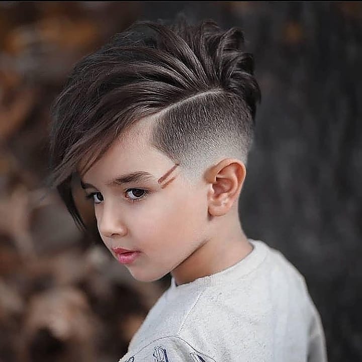 想要儿子帅的个性的话,一定要试试飞机头 侧分发型 侧分发型同样属于
