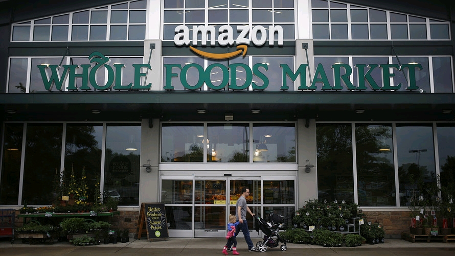 amazon"s acquisition and reform of whole food亚马逊公司斥巨资
