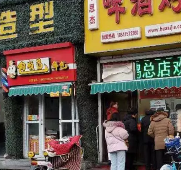 33一只的烤鸭,味道一般,但为啥天天排队?