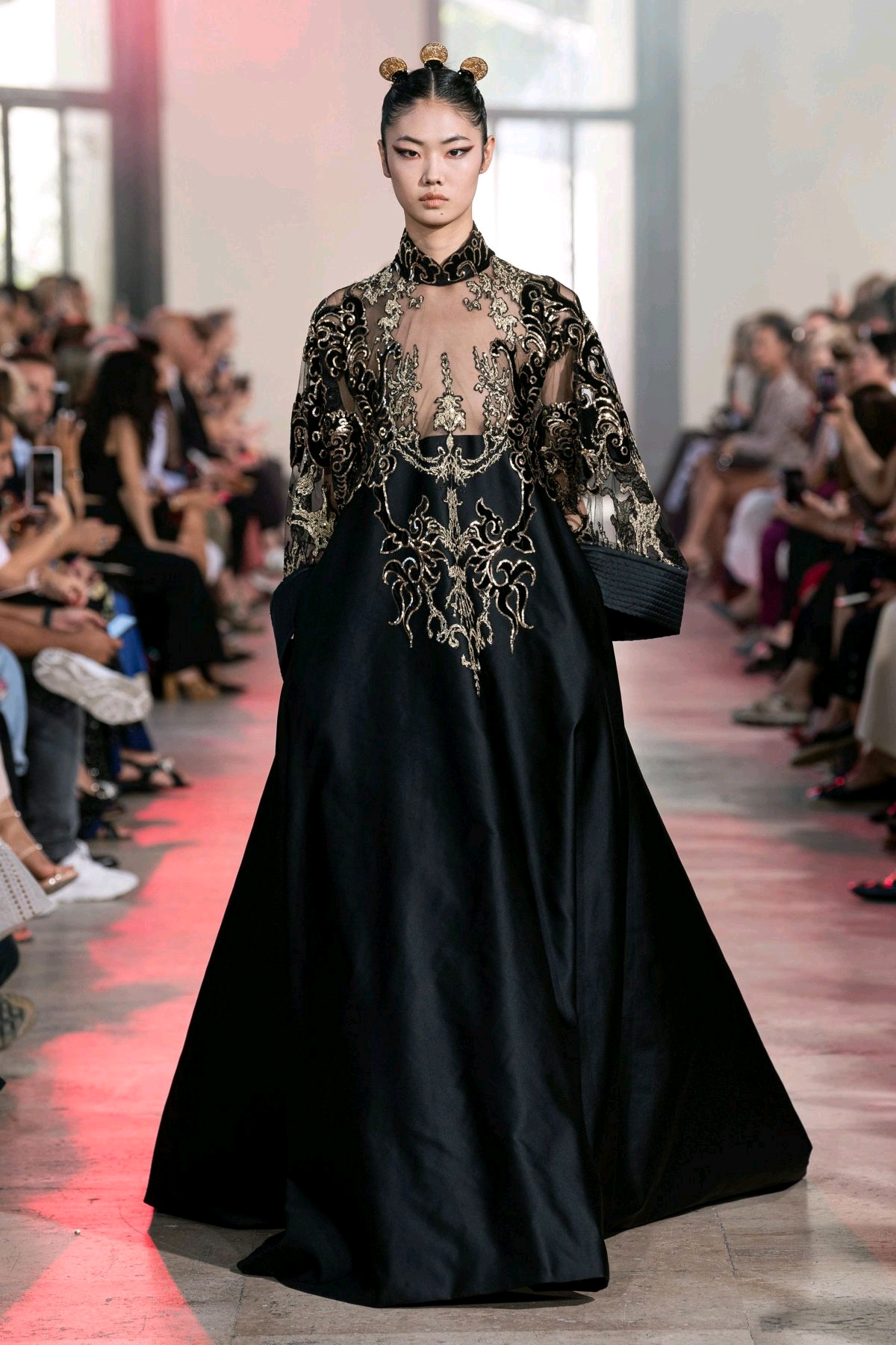 【elie saab】2019/20秋冬高级定制秀场高清图片