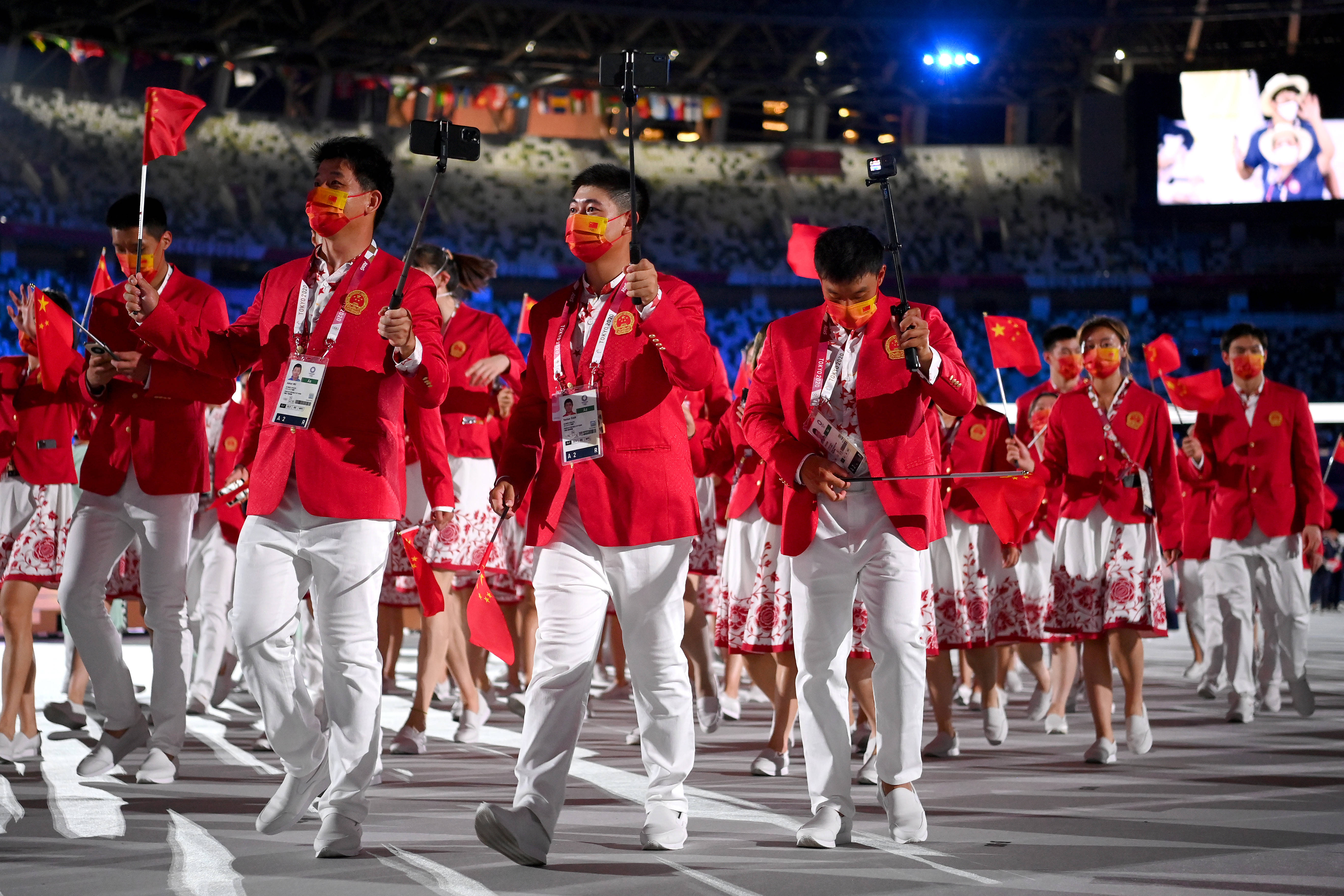 精美图片播报:2020年东京奥运会开幕式,中国代表团出场,双旗手领衔