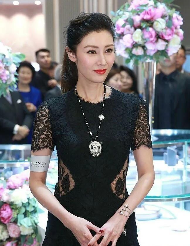 最美不过李嘉欣——尝矜绝代色,复恃倾城姿