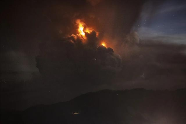 昨天早上,菲律宾政府发出警告—— 沉默了几十年后,塔尔火山再次爆发