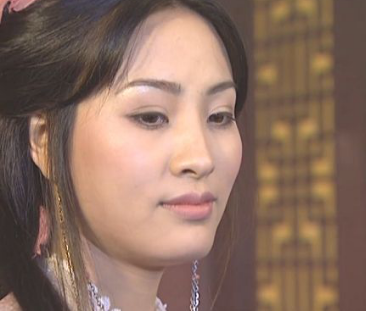 被认作大哥的龙啸云跟因爱生恨的林仙儿则一心想要除他而后快.