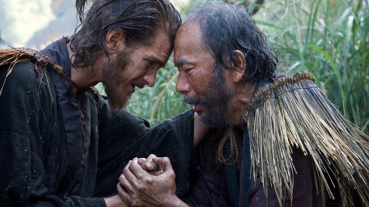 曾在马丁史柯西斯电影《沉默》里饰演殉教村民的冢本晋也(右)演技沉稳