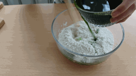 菠菜汁和面