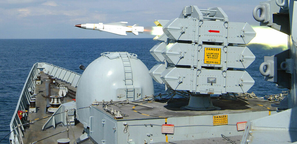 22型护卫舰康沃尔号发射海狼防空导弹