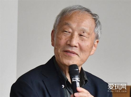 ��һ�죬�ı���Ϸ���������ү����ͷ��