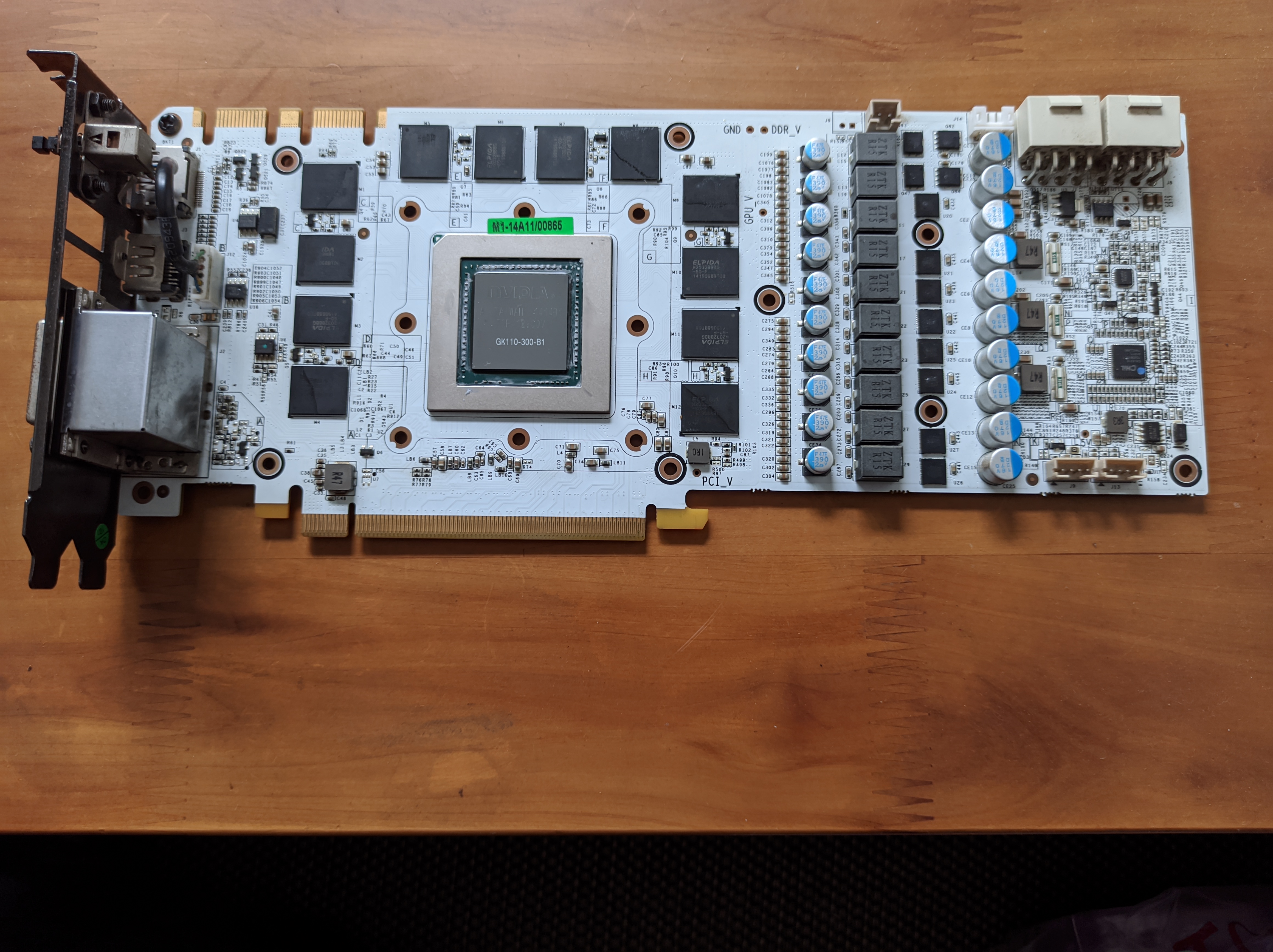 一切为了性能 白色主题显卡----gtx780 hof