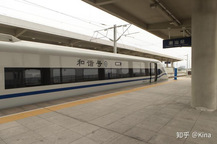 潮汕站站台与即将离开的 crh1a-a 重联