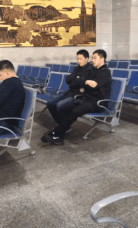 搞笑gif笑话:送君千里终须一别,走吧走吧