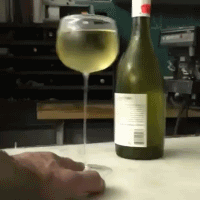 搞笑gif图:穿裙子还穿打底裤?人与人之间的信任呢?