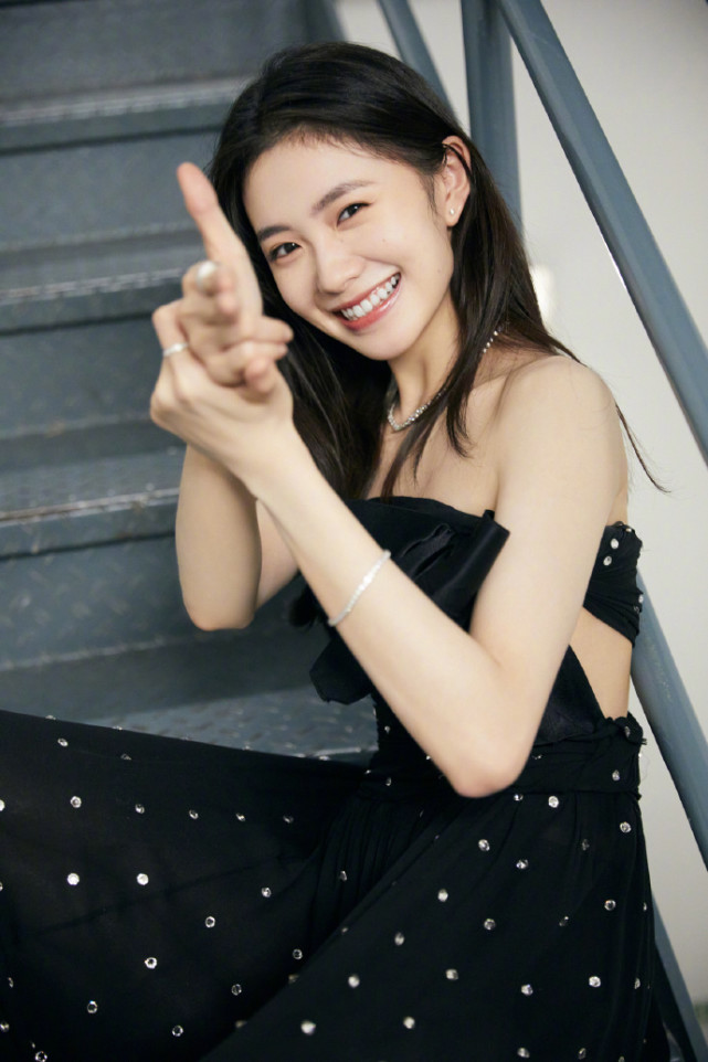 不得不佩服张艺谋选择女演员的本事,新晋谋女郎刘存浩