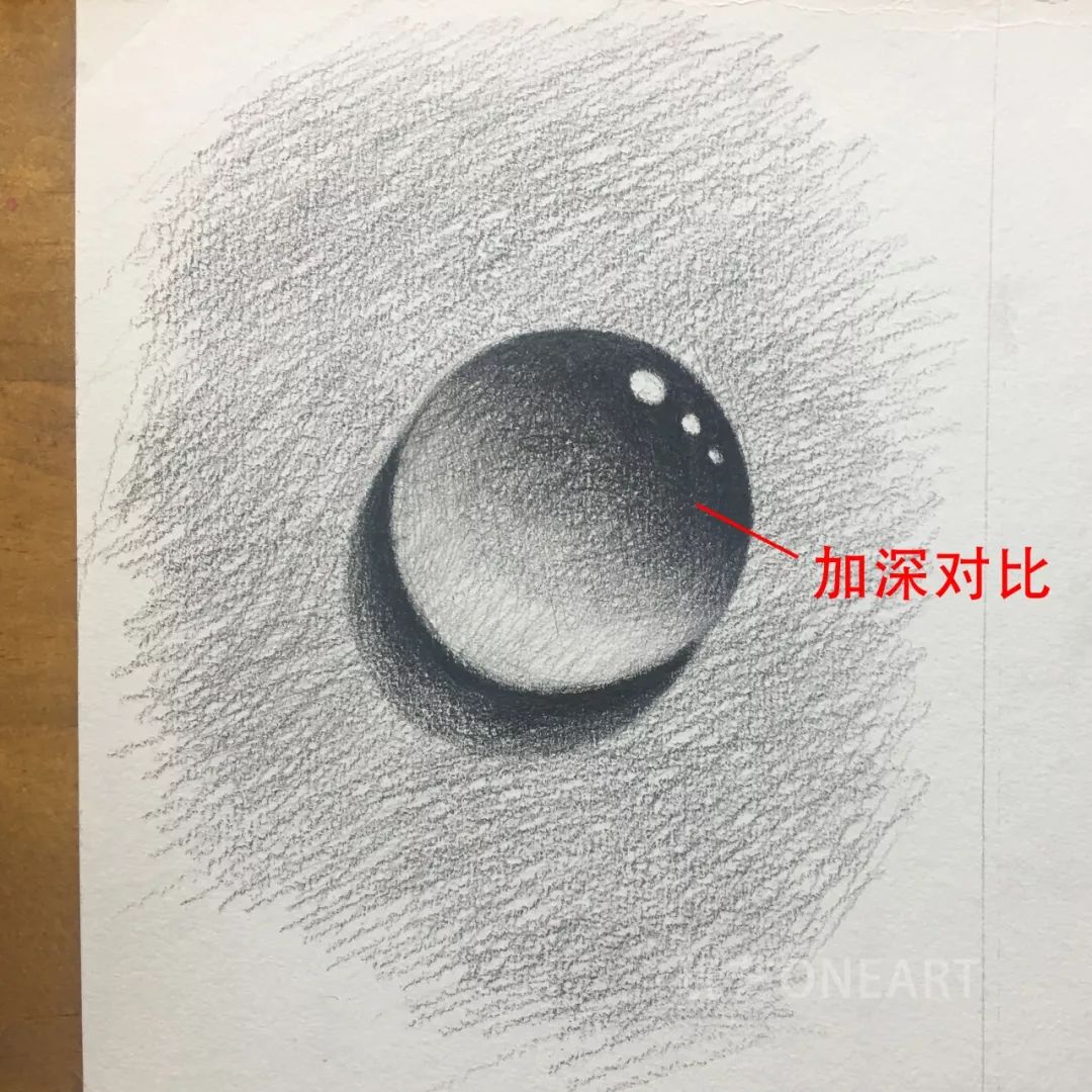 最后调整阶段,我们把画面的黑白灰对比关系再次加强,背景排线密集一点