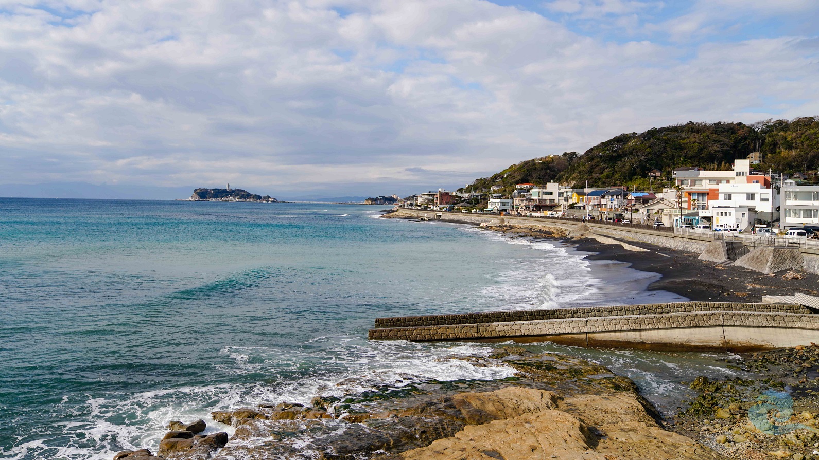 江之岛海岸线 随波逐流