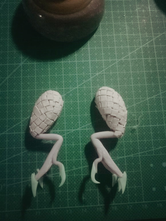 重头戏翅膀制作中,先把骨架搭好,才能保证之后的翅膀与龙身完美配合